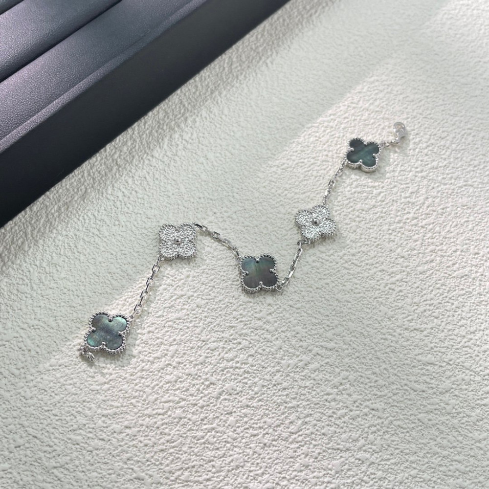 Clover Arctic White Half Diamond Series