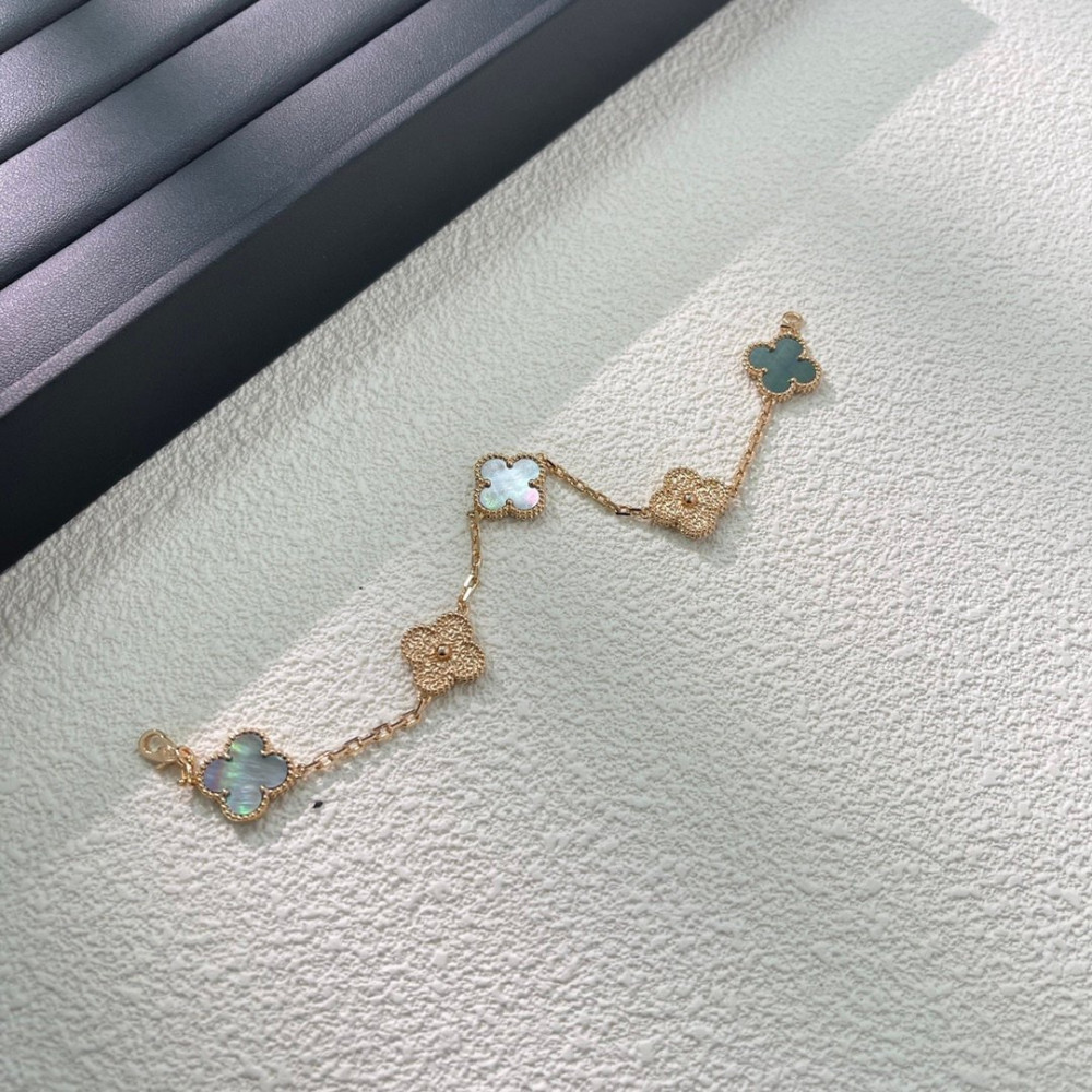Clover Arctic White Half Diamond Series