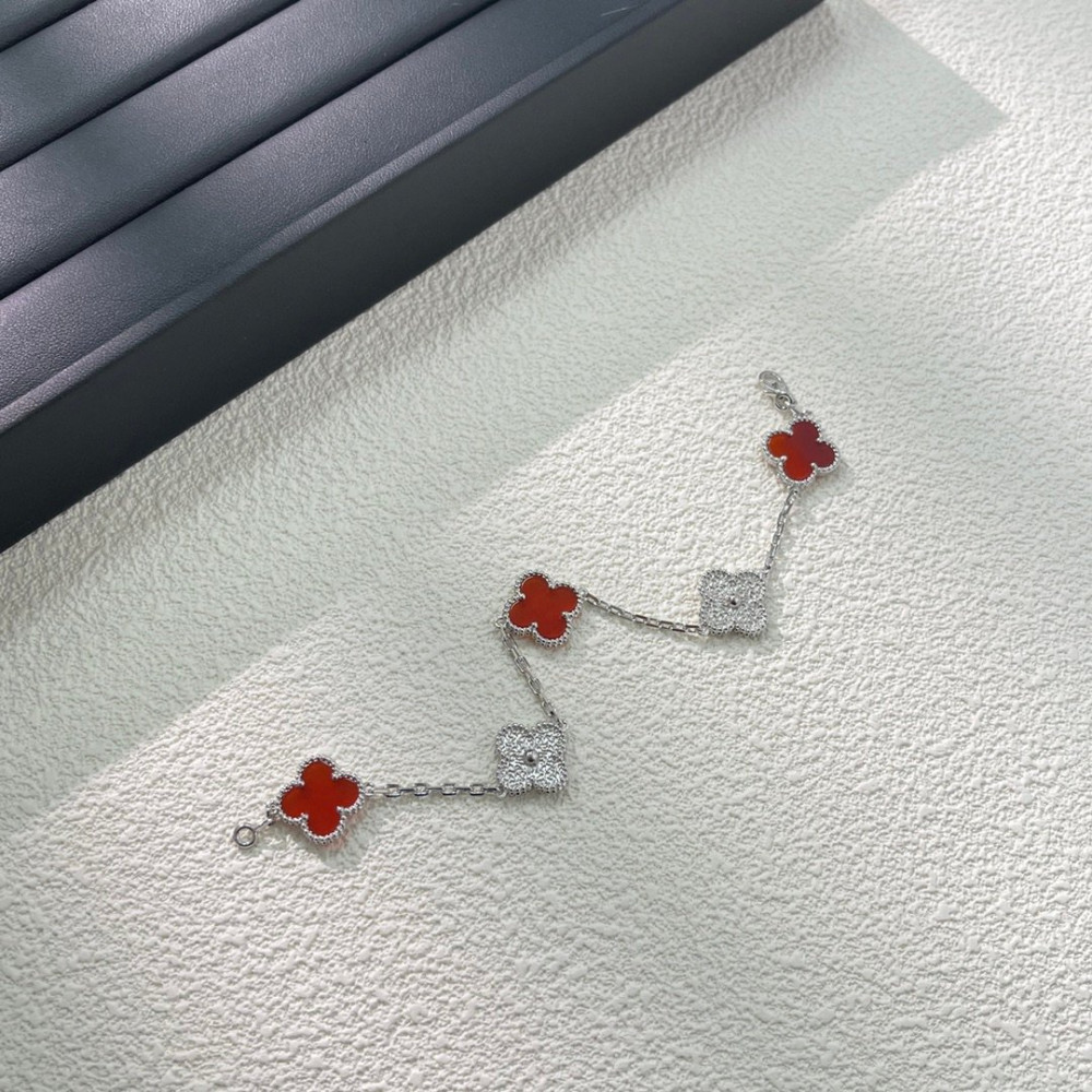 Clover Ruby Half Diamond Series