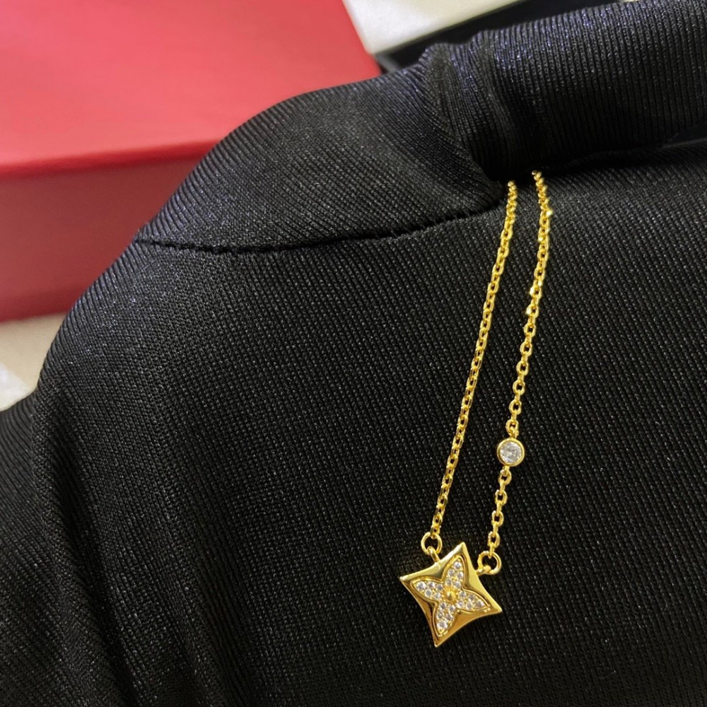 Lv One Flower Necklace, With Diamonds, Gold, Rose Gold, Silver Lv One Flower Necklace, With Diamonds, Gold, Rose Gold, Silver