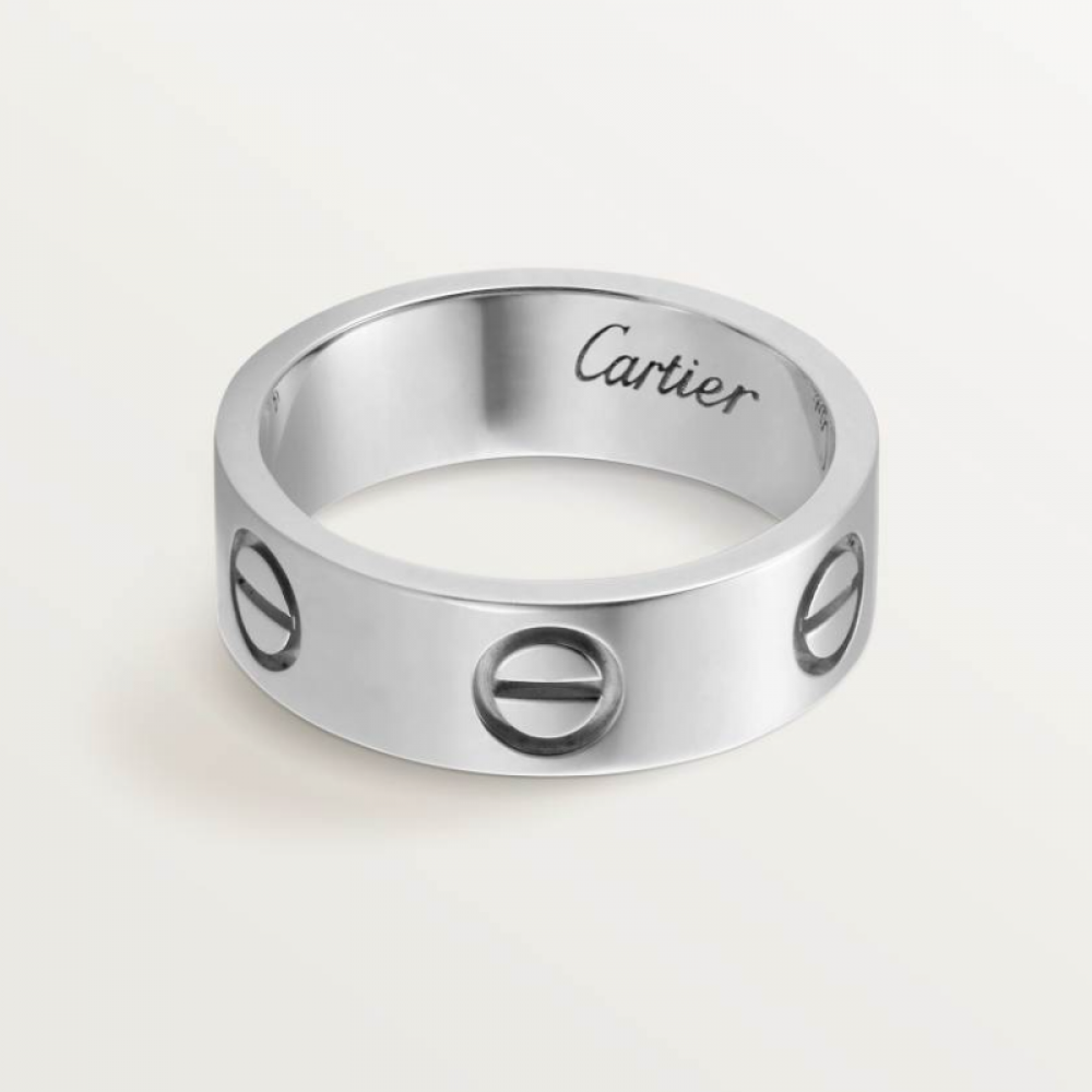 Cartier Love Ring Classic Style