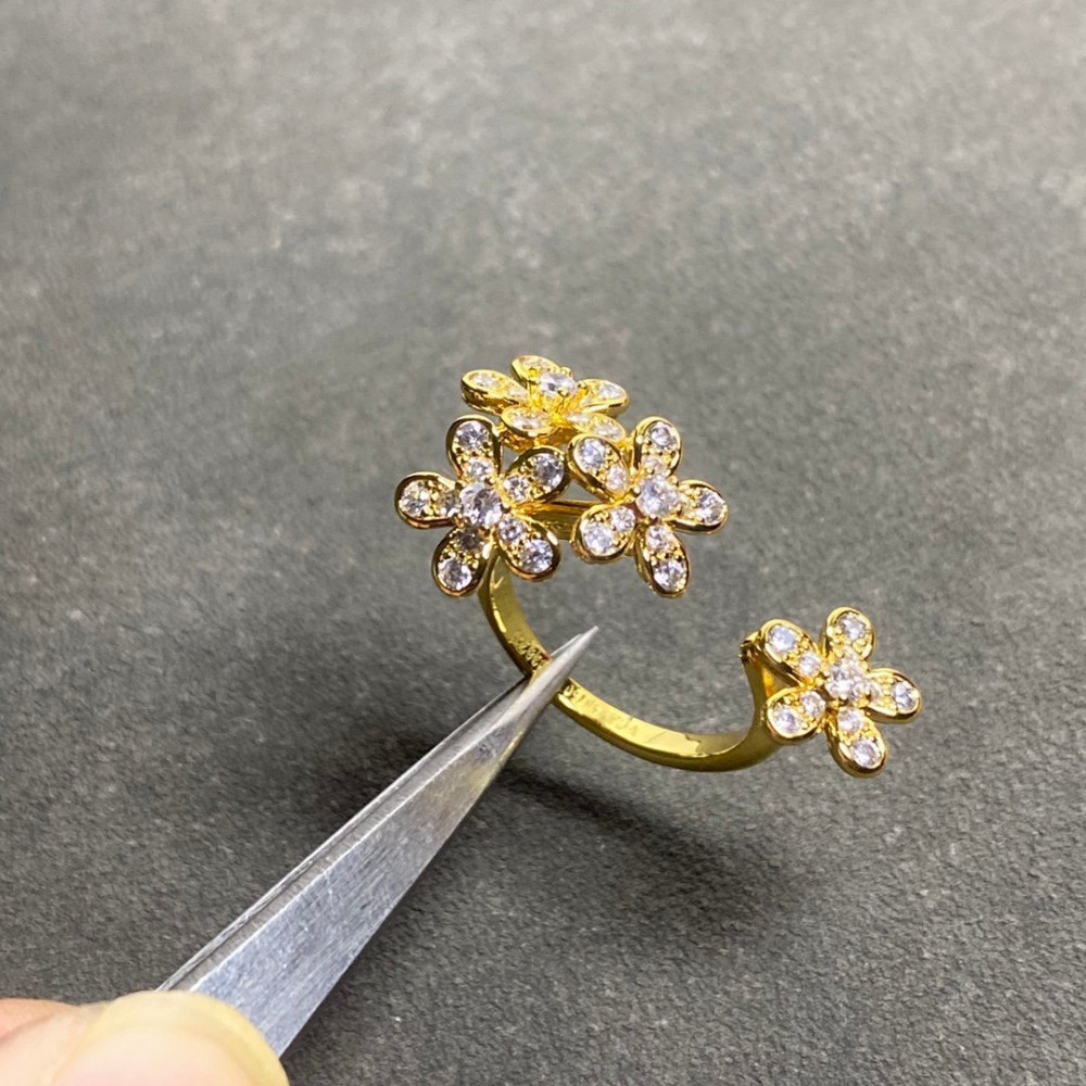 Clover Frivole Rings