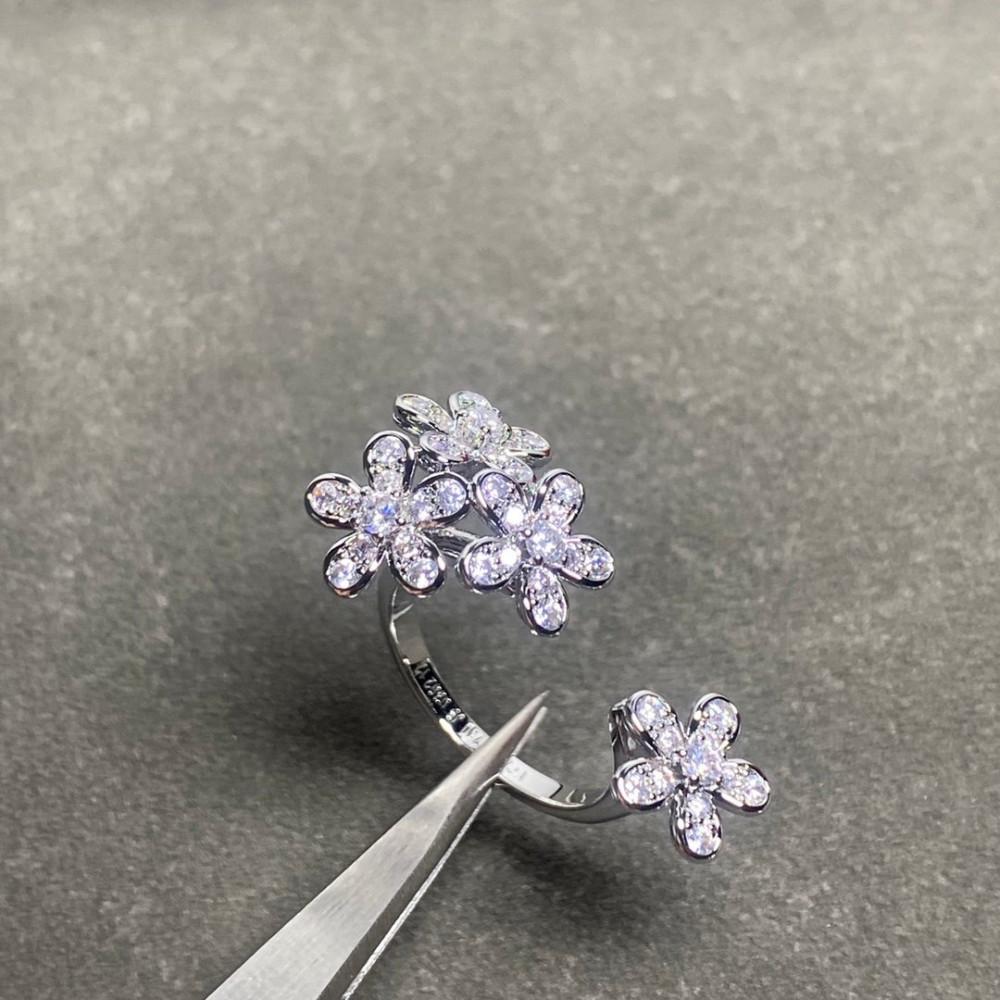 Clover Frivole Rings