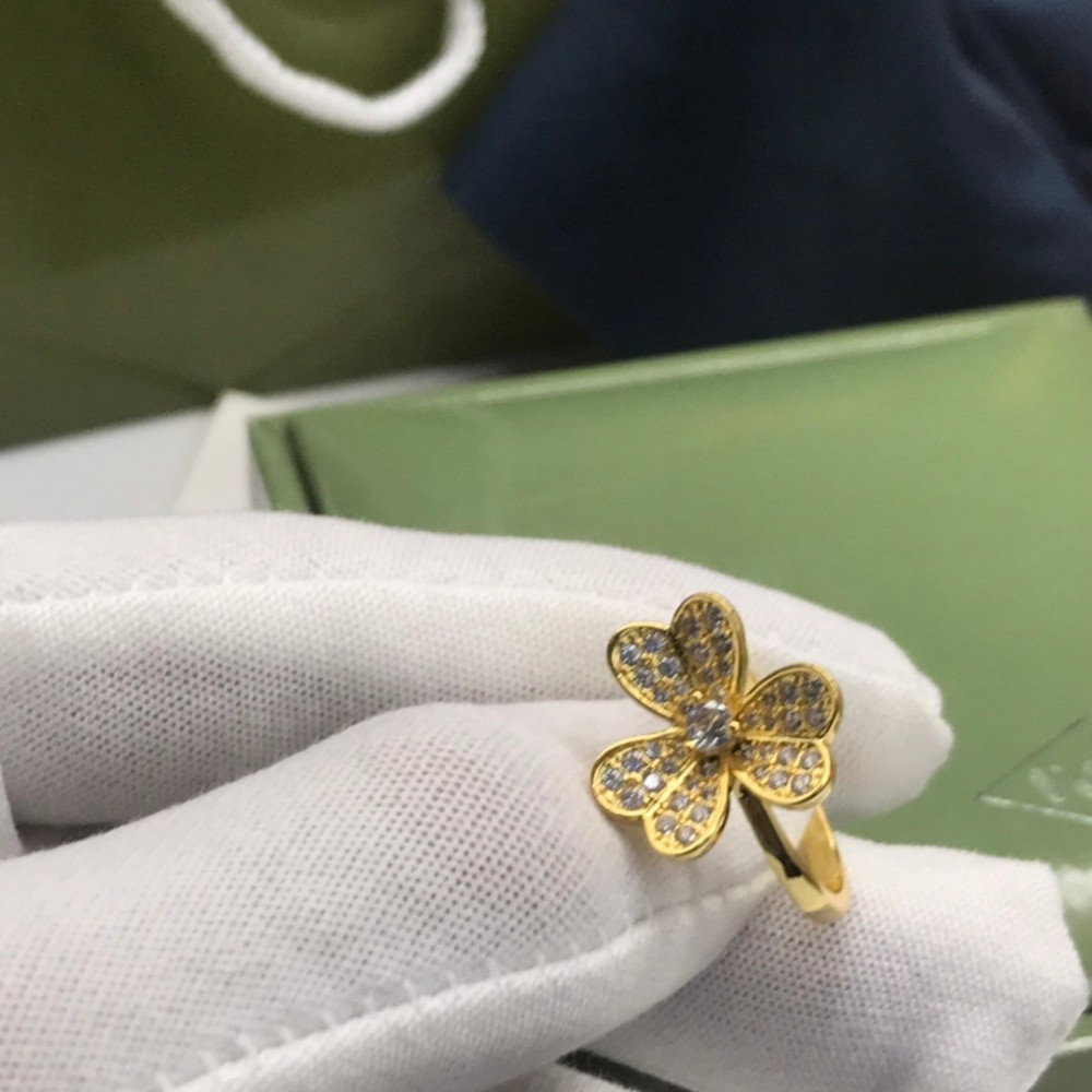 Clover Frivole Rings