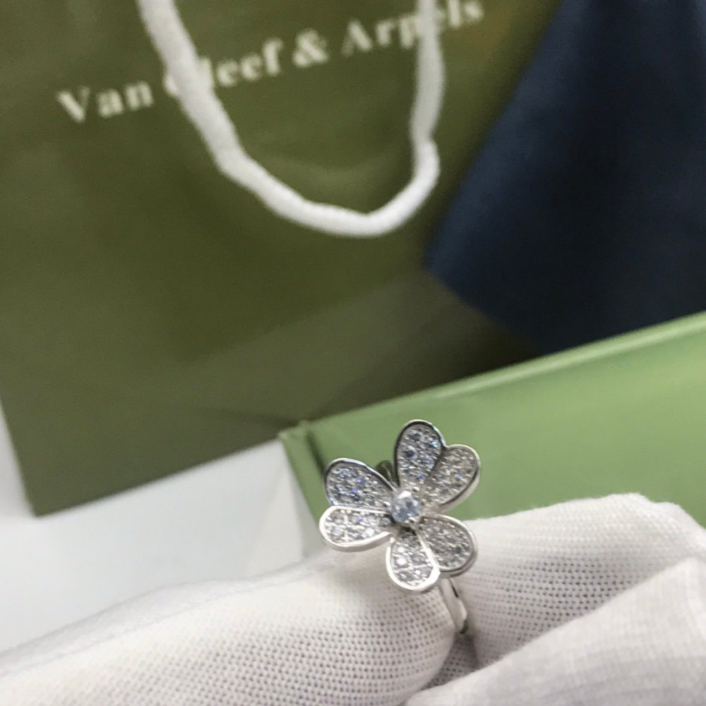 Clover Frivole Rings