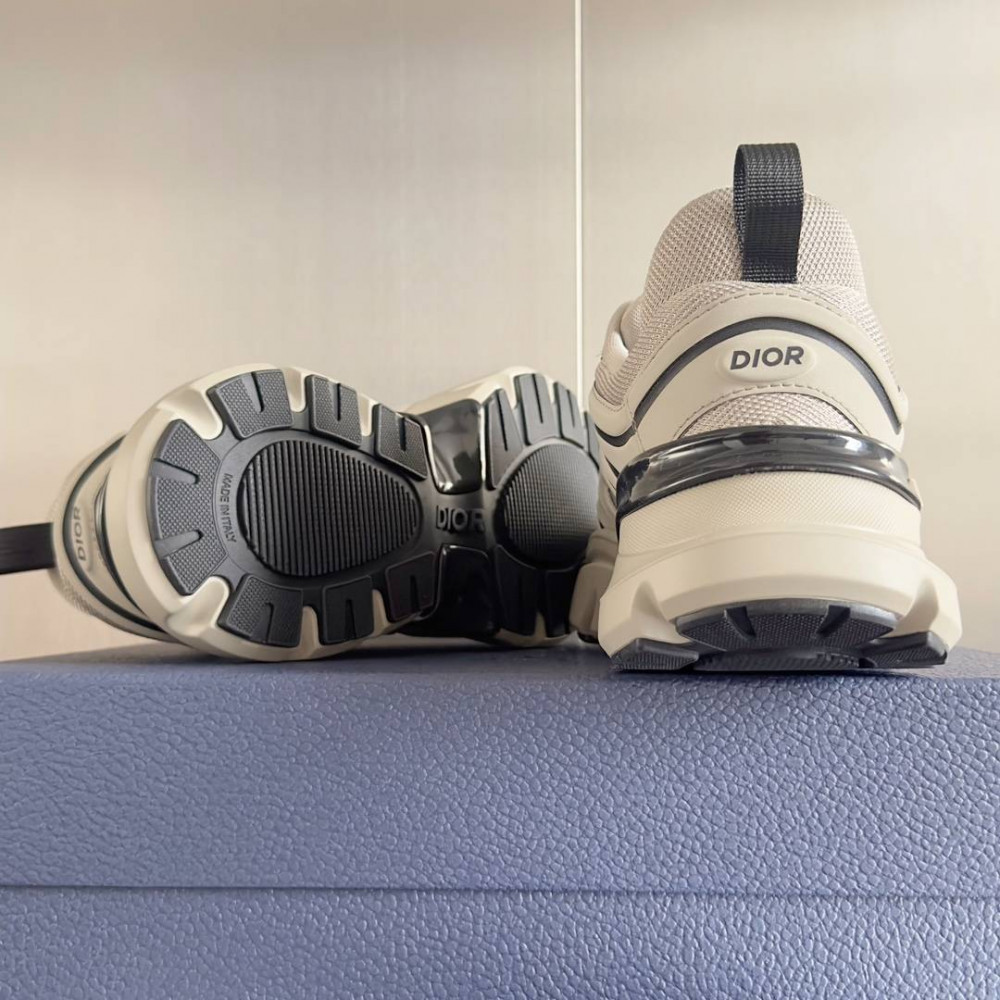 DIOR B44