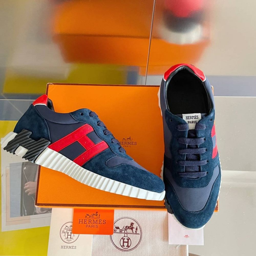 Bouncing Sneaker
