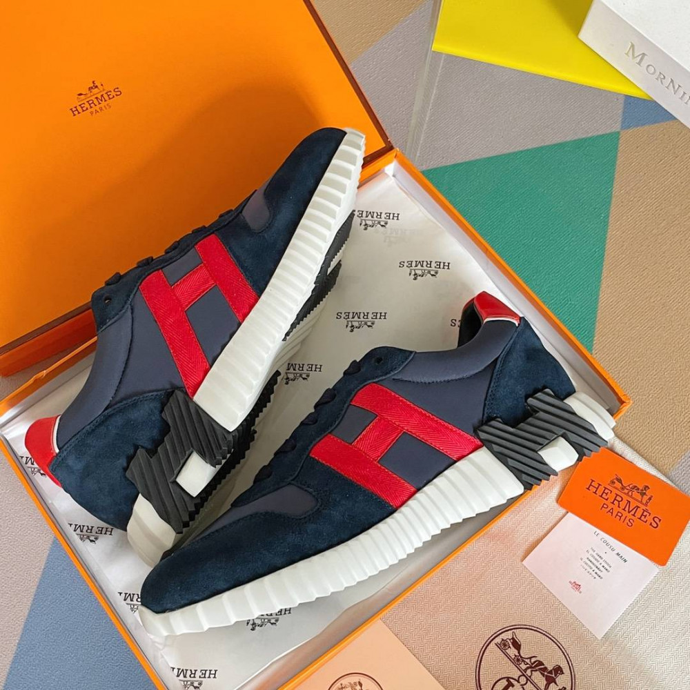 Bouncing Sneaker