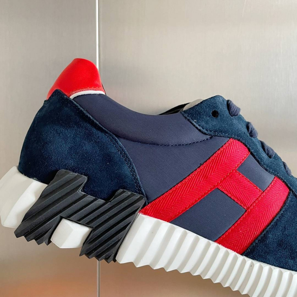 Bouncing Sneaker