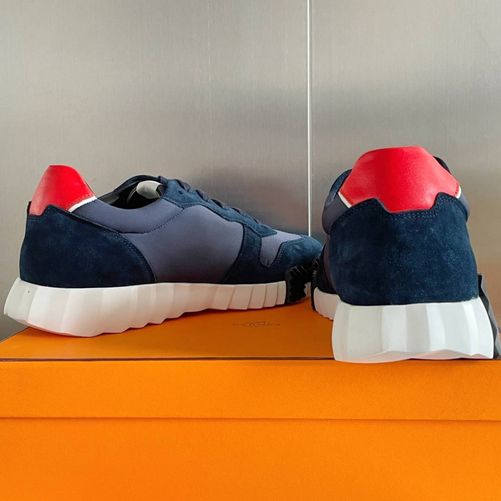 Bouncing Sneaker