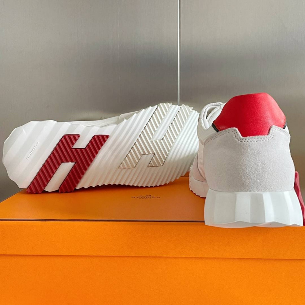 Bouncing Sneaker