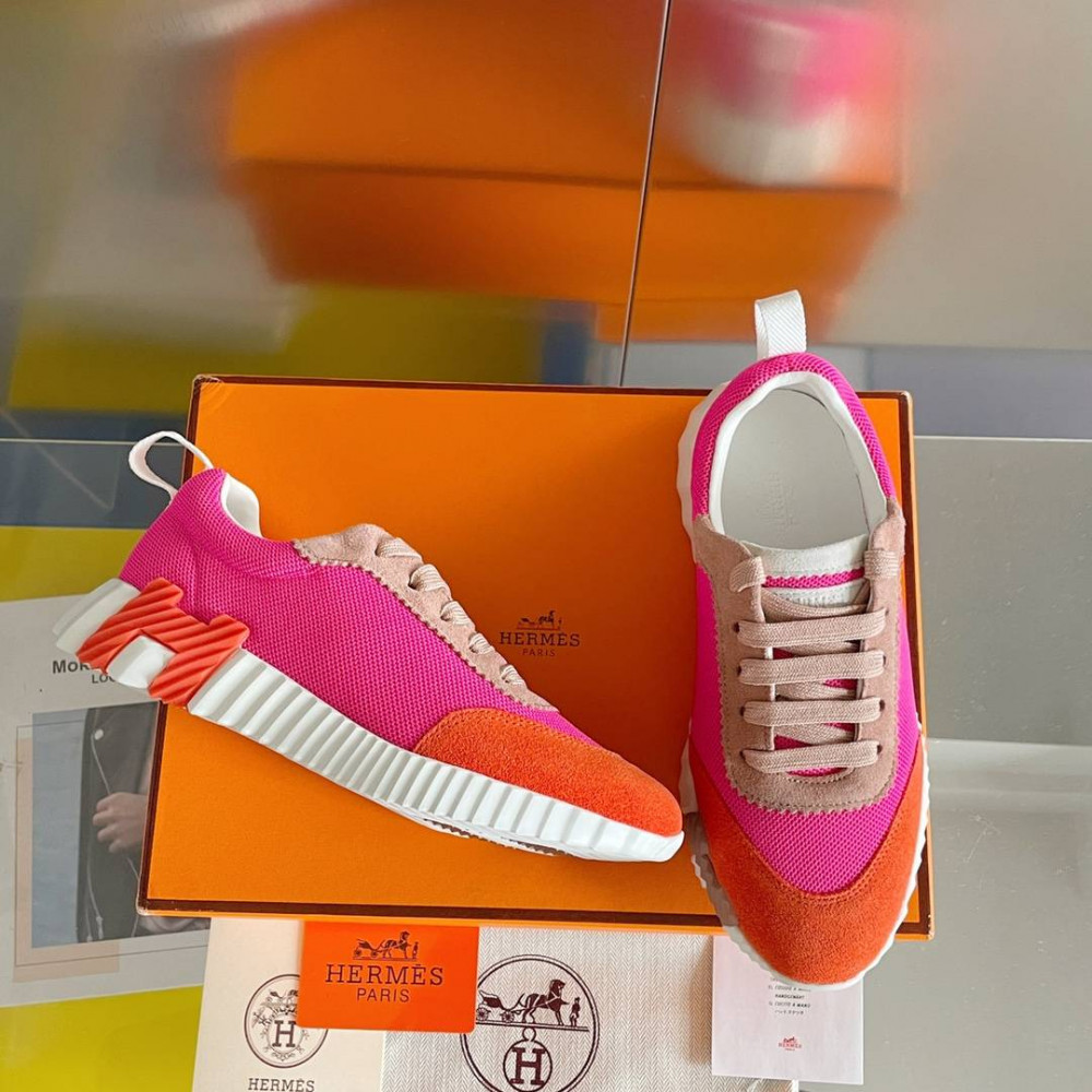 Bouncing Sneaker