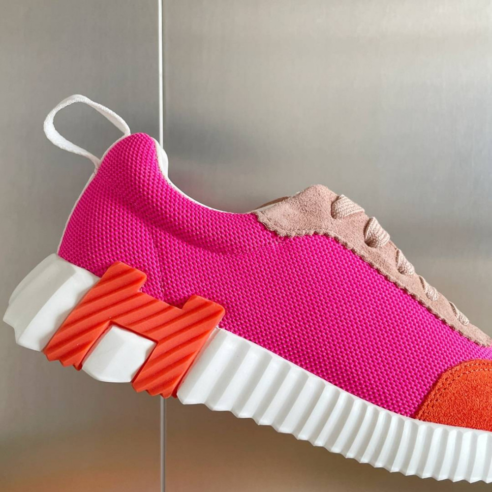 Bouncing Sneaker
