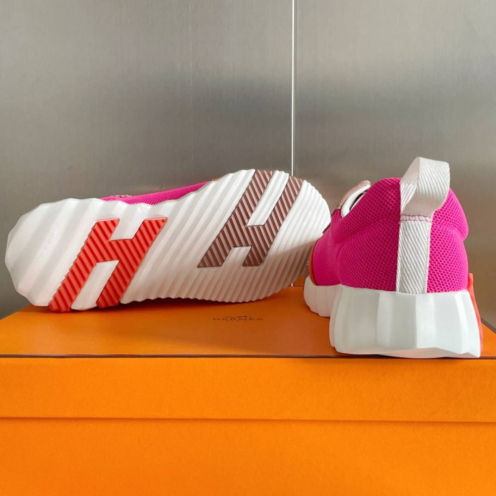 Bouncing Sneaker