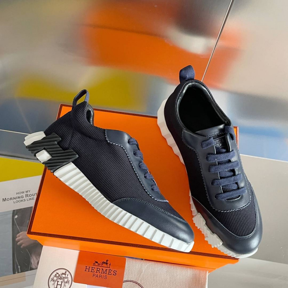 Bouncing Sneaker