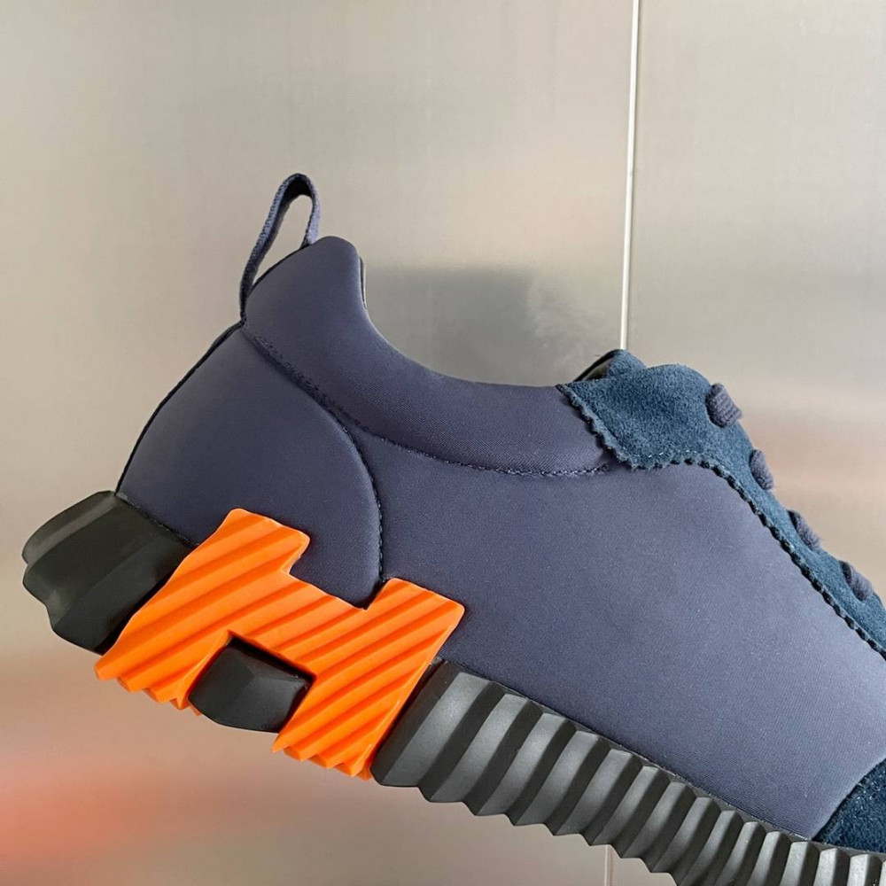 Bouncing Sneaker Bouncing Sneaker