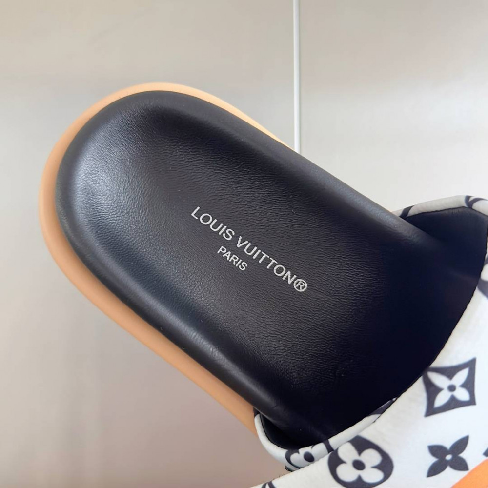 LV Pool Pillow Comfort-8