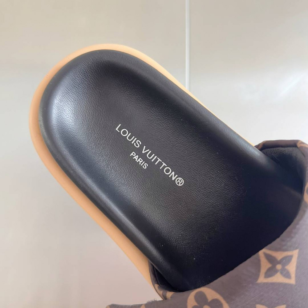 LV Pool Pillow Comfort-9