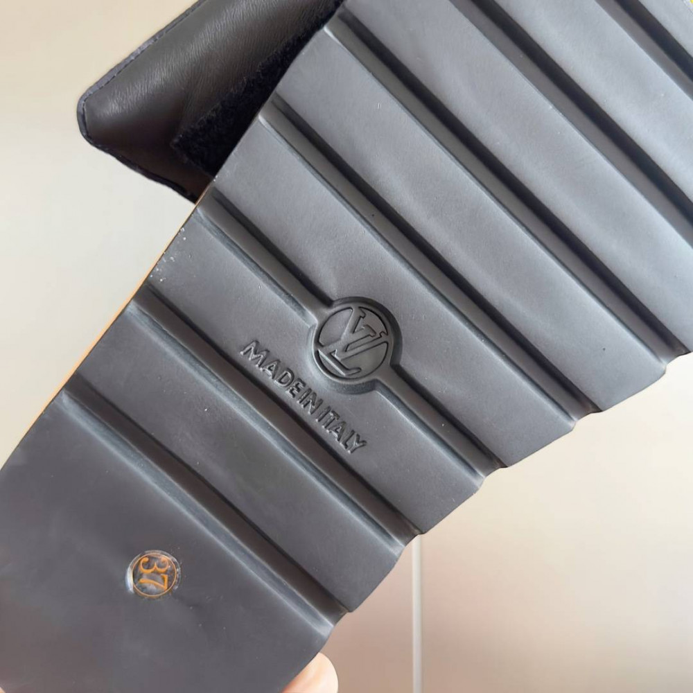 LV Pool Pillow Comfort-12
