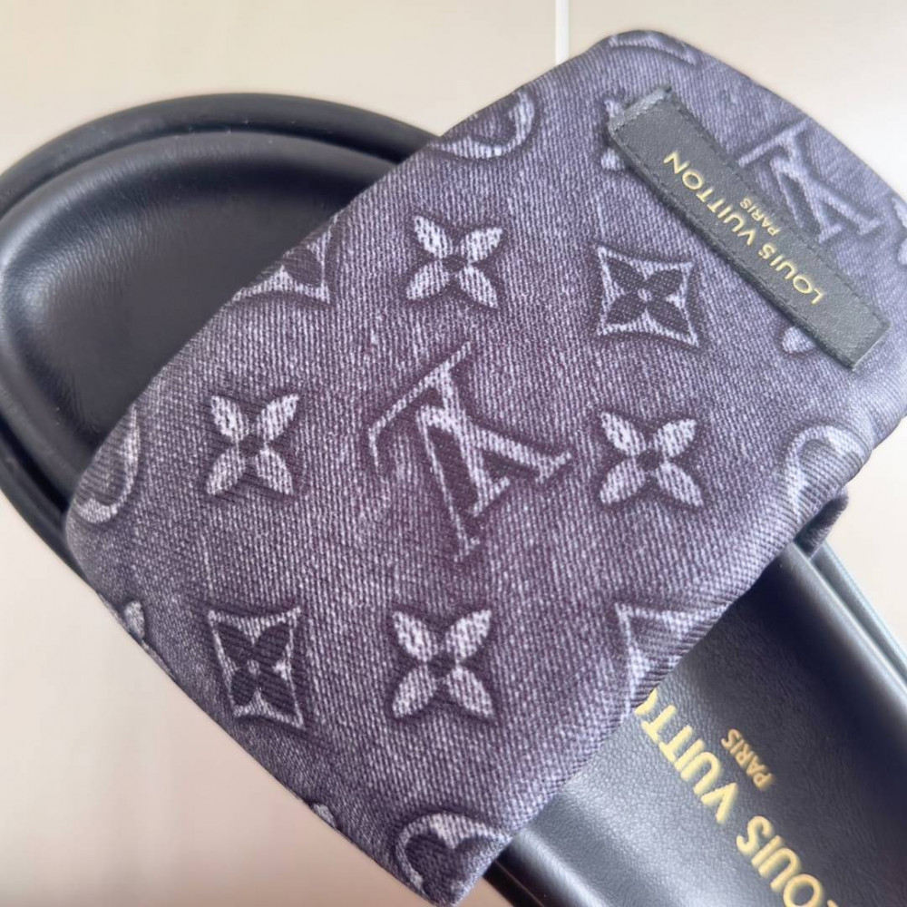 LV Pool Pillow Comfort-16