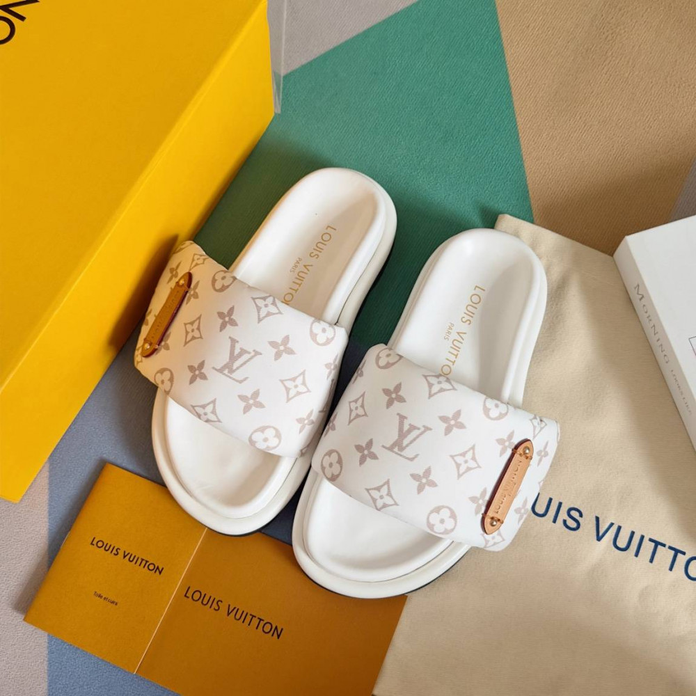LV Pool Pillow Comfort-17