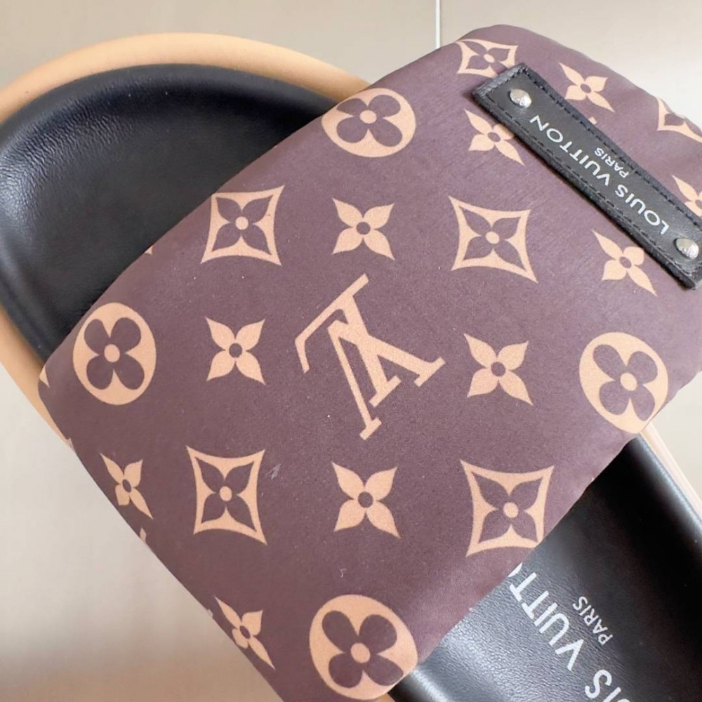 LV Pool Pillow Comfort-18