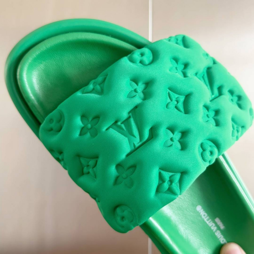 LV Pool Pillow Comfort-21