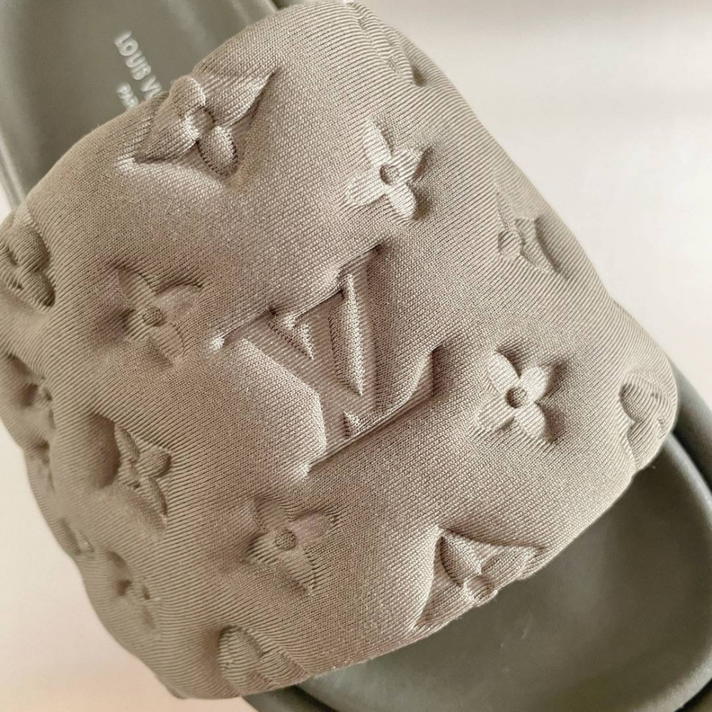 LV Pool Pillow Comfort-23