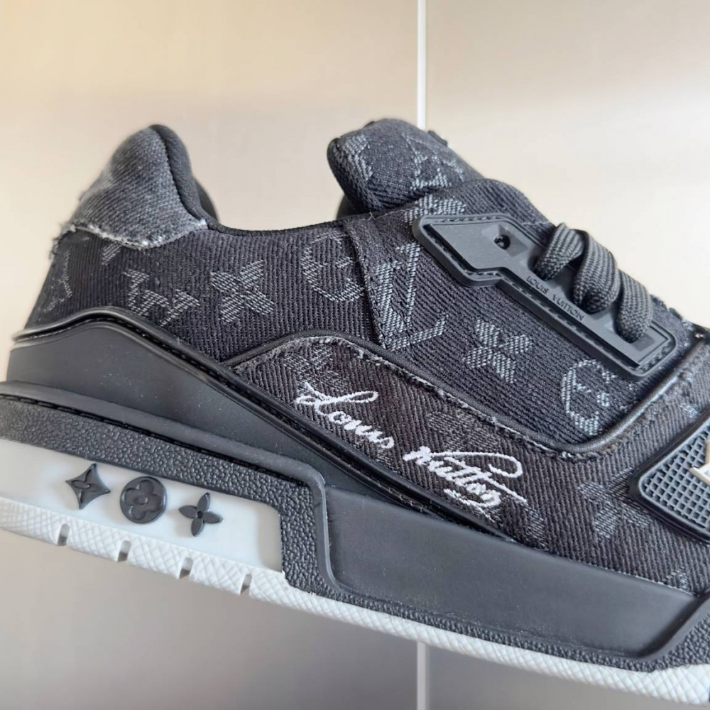 LV Trainer Sneaker Black-063