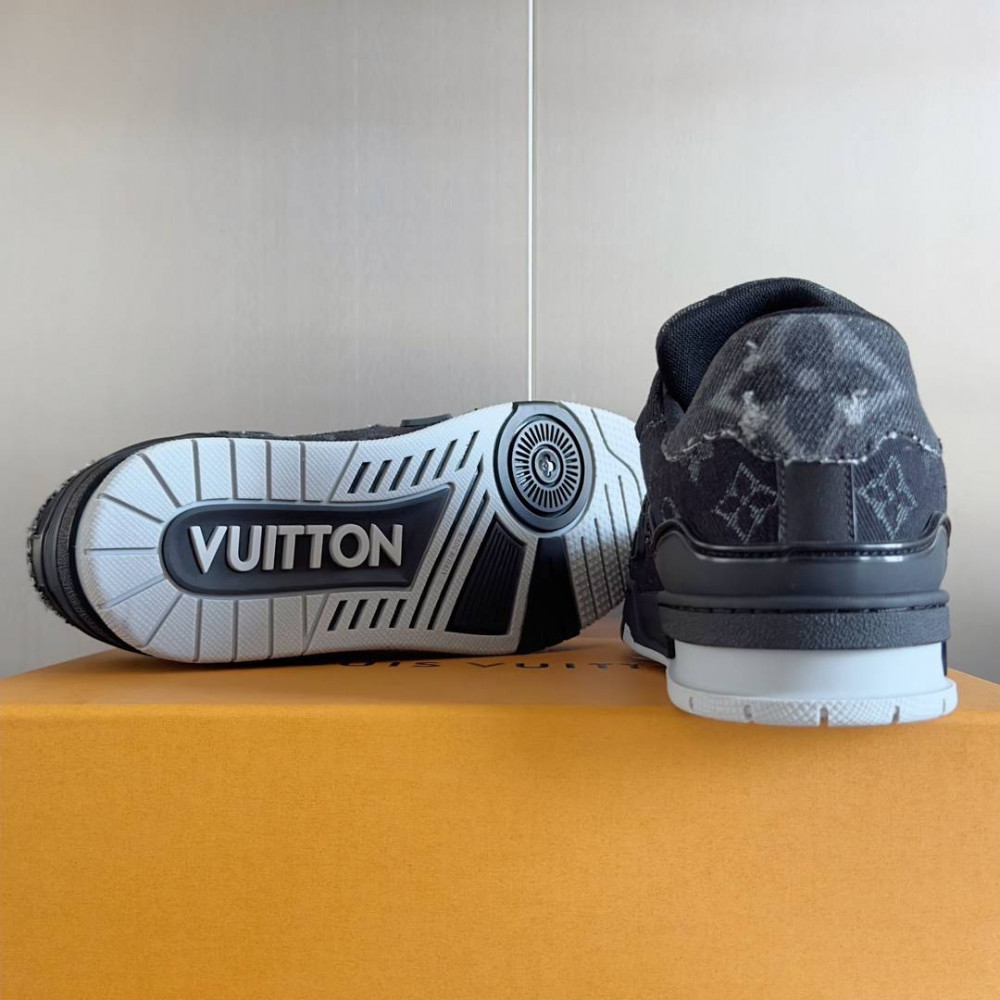 LV Trainer Sneaker Black-063