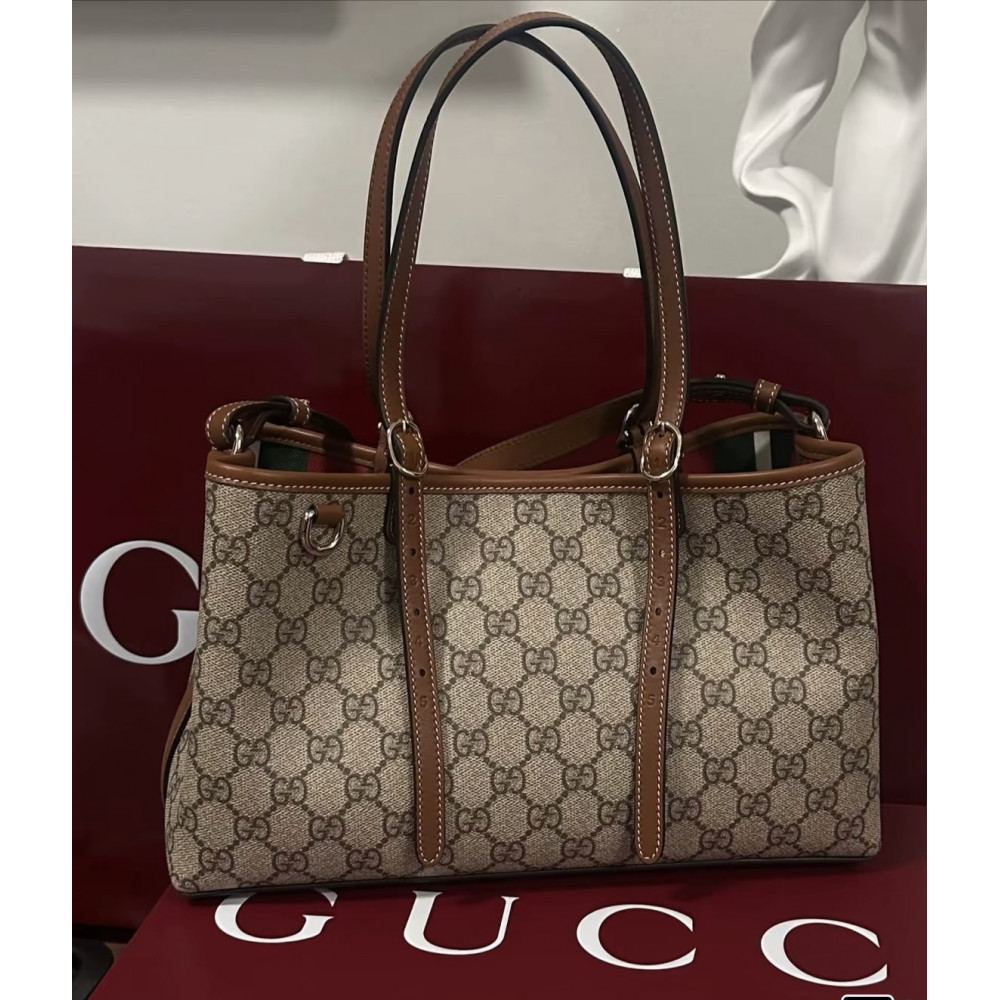 GG Emblem medium tote bag GG Emblem medium tote bag